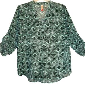 No Boundaries women's large geometric print roll cap sleeves pullover top. 4052